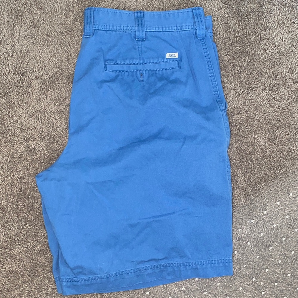 Men’s shorts barely worn
